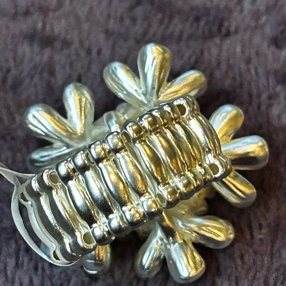 Flower ring - Picture 3 of 4